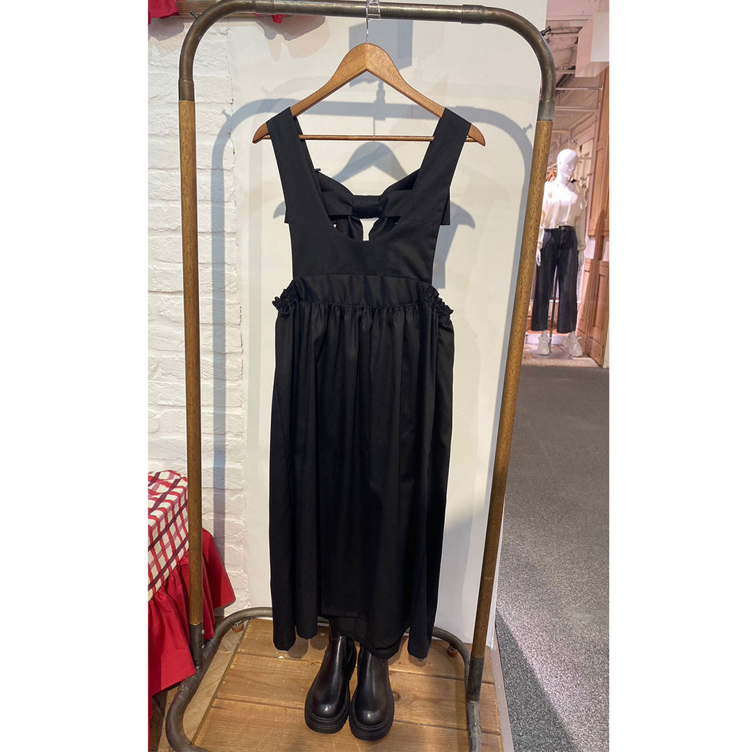 Front ribbon sleeveless onepiece ¥7,980 / ¥8,480