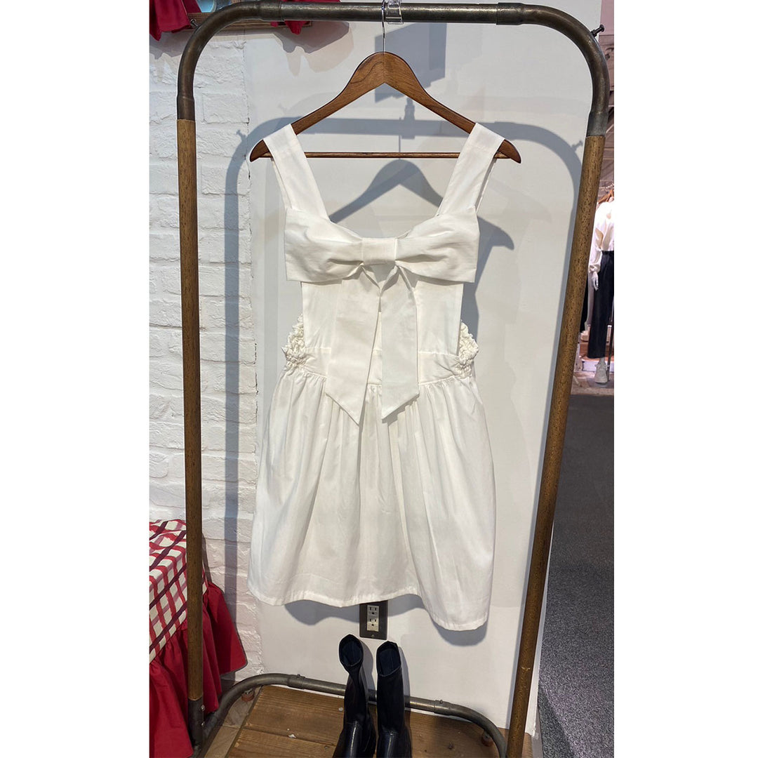 Front ribbon sleeveless onepiece ¥7,980 / ¥8,480