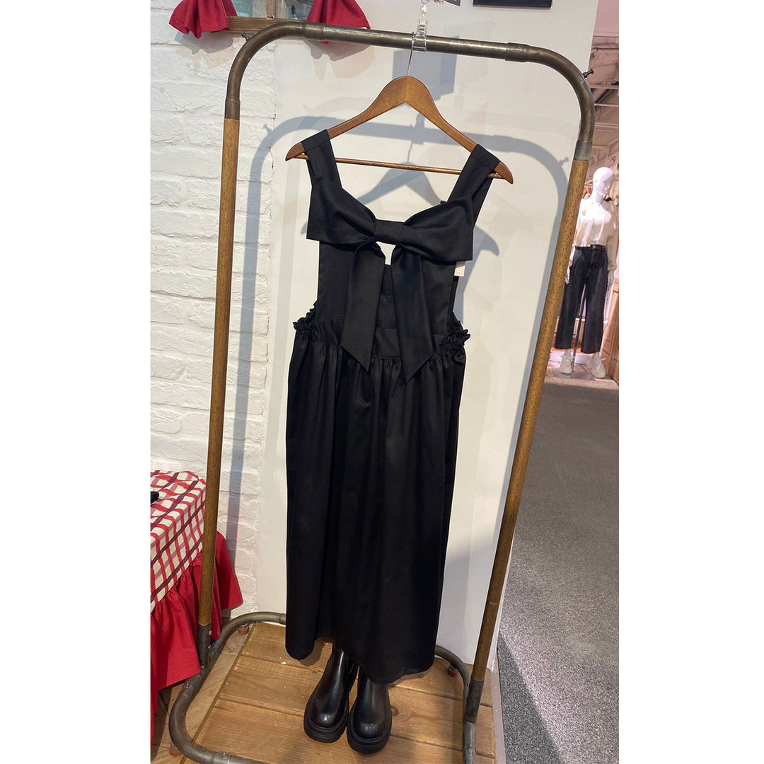 Front ribbon sleeveless onepiece ¥7,980 / ¥8,480